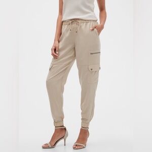 Banana Republic Tencel Cargo Pants, color: Sand size XS.